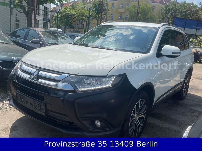 Weiß Gebraucht 2018 Mitsubishi Outlander Plus SUV | 8.999 € - Bild 1/4