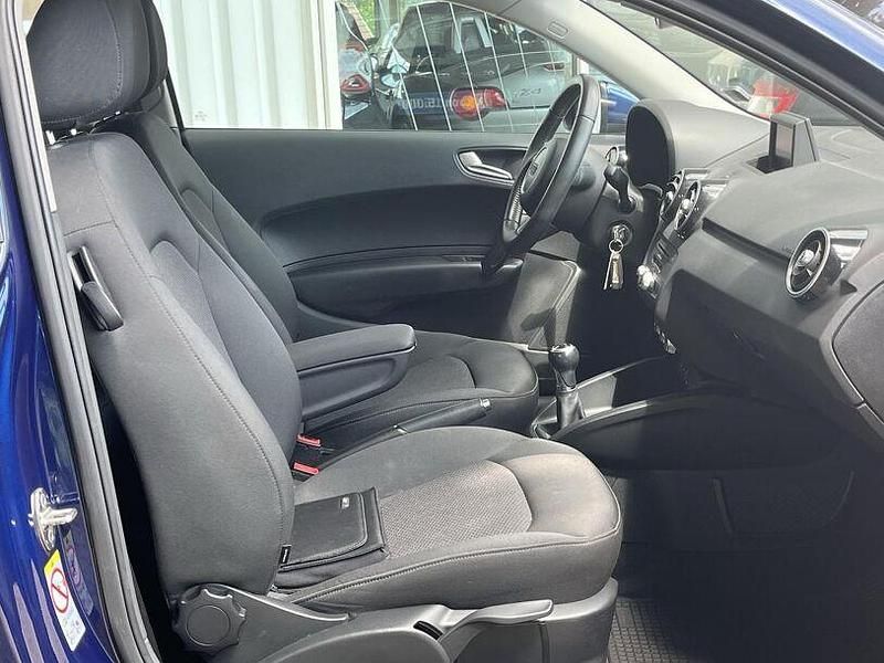 Gebraucht Audi A1 Attraction 86 PS (63 kW) 2014 Blau Kleinwagen