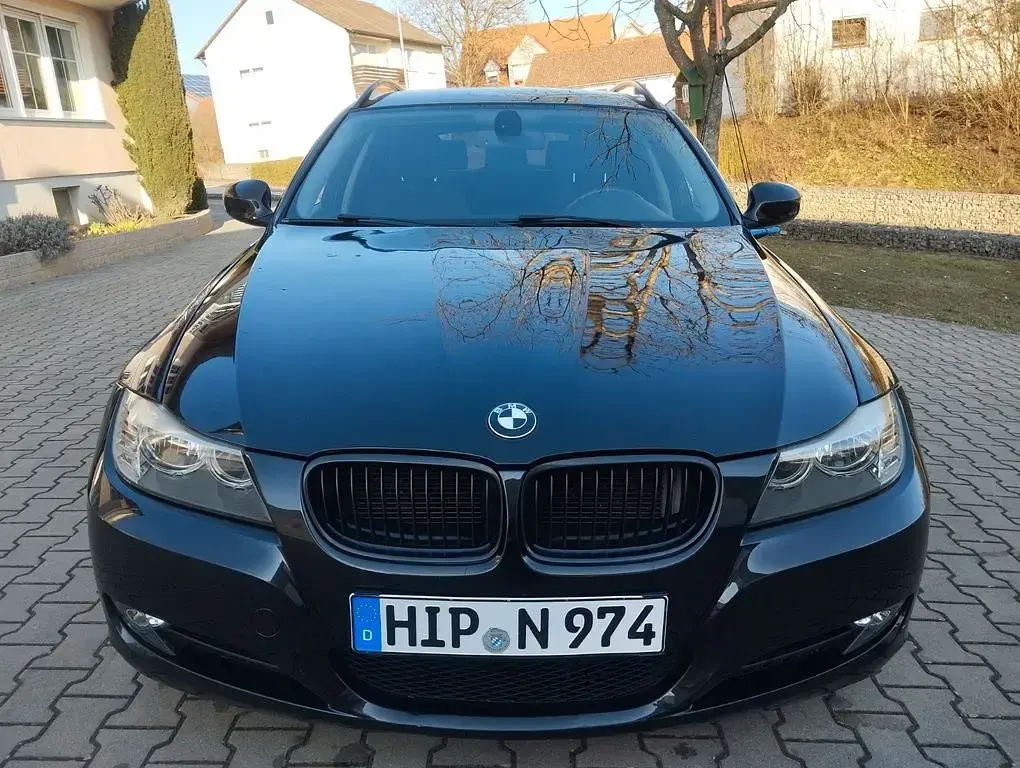 Gebraucht BMW 318 Comfort Edition 143 PS (105 kW) 2010 Black sapphire metallic Kombi