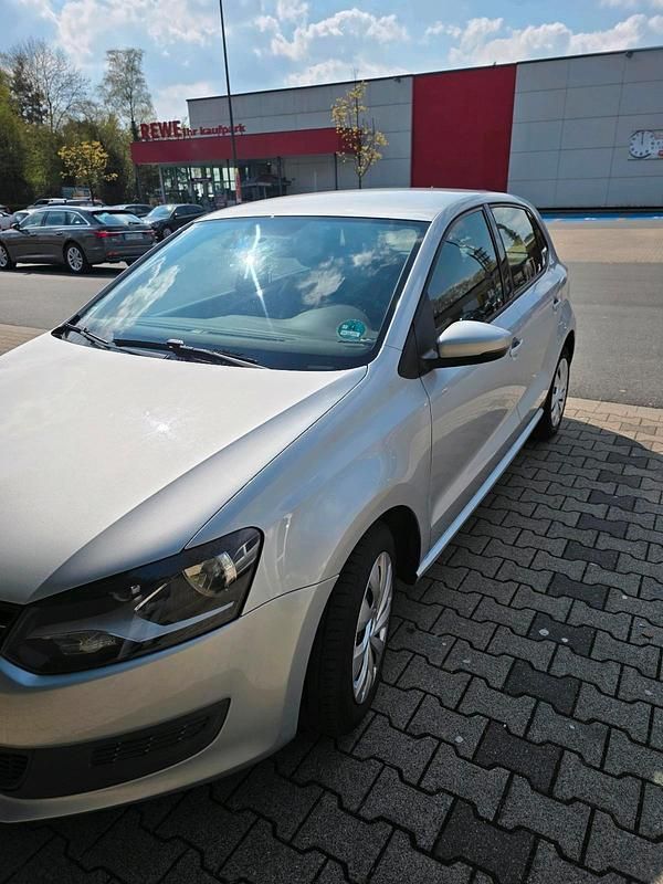 Usado VW Polo 90 HP (66 kW) 2011 Prateado Citadino