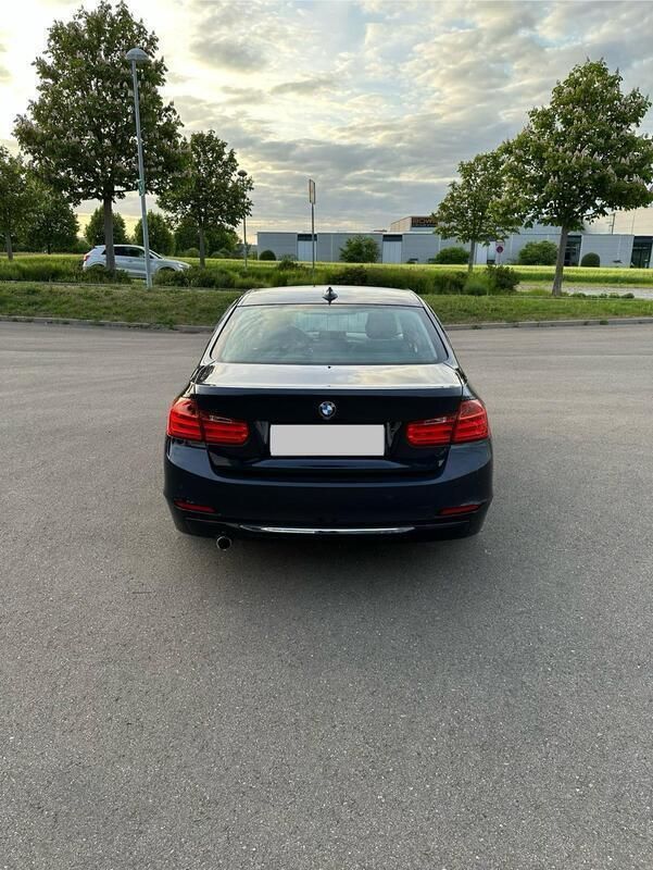 Blau Gebraucht 2015 BMW 320 Limousine | 13.999 € (Guter Preis) - Bild 1/4