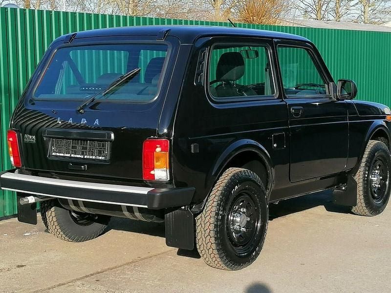 Neu Lada niva 83 PS (61 kW) 2026 Schwarz SUV