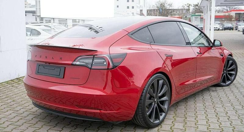 Second-hand Tesla Model 3 Performance 355 kW (483 CP) 2019 Roșu Berlinǎ