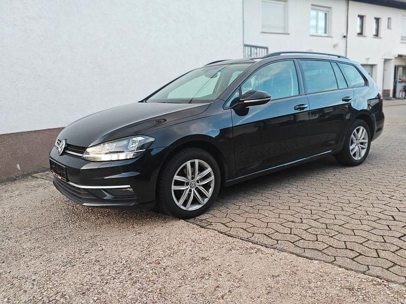Gebraucht VW Golf VII Comfortline 116 PS (85 kW) 2019 Schwarz Kombi