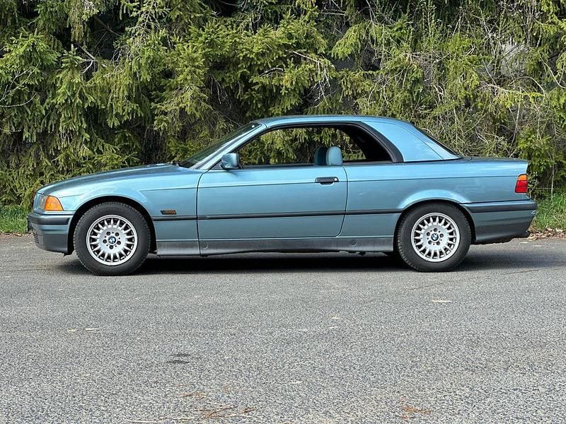 Gebraucht BMW 318 Cabriolet 116 PS (85 kW) 1995 Blau Cabrio