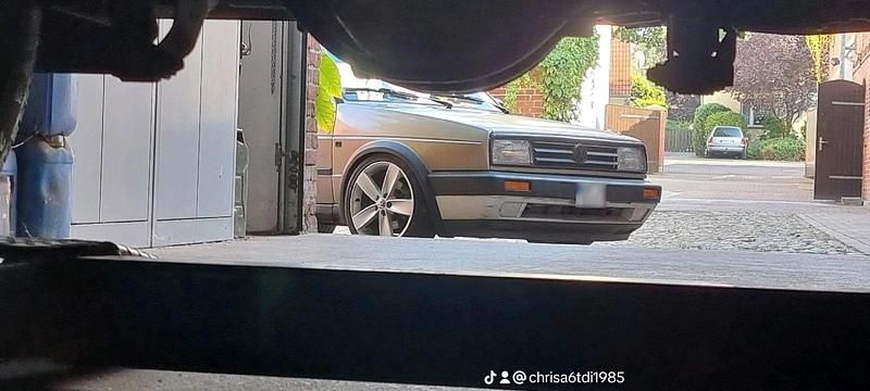 Gebraucht VW Jetta 130 PS (95 kW) 1991 Gold Limousine