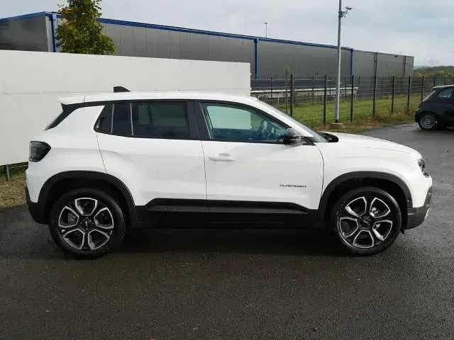 Occasion Jeep Avenger Summit 101 ch (74 kW) 2025 Blanc SUV