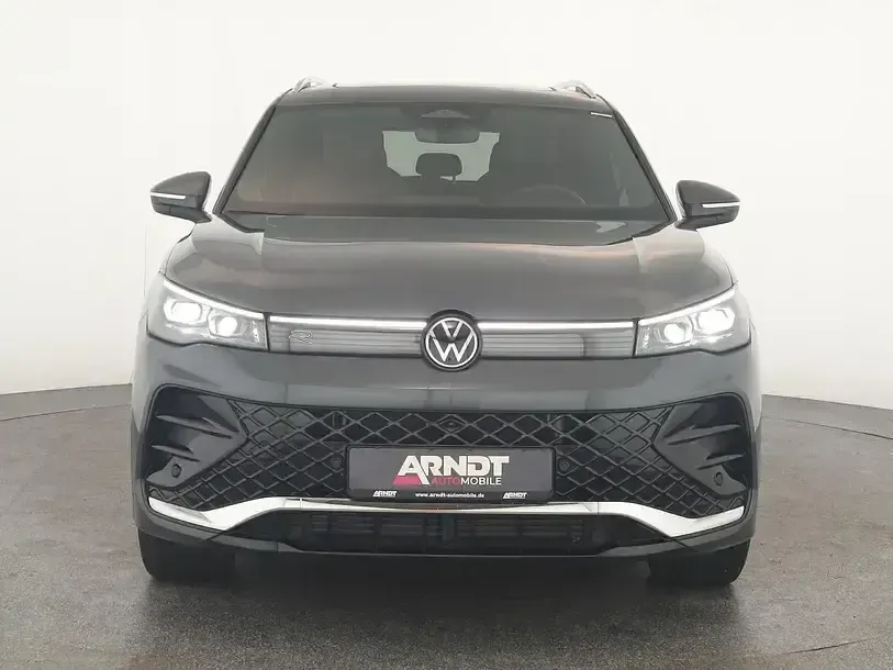 Gebraucht VW Tiguan R-line 193 PS (141 kW) 2025 Delfingrau SUV