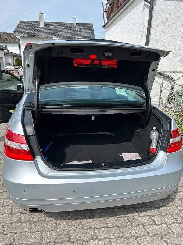 Używany Mercedes E250 204 KM (150 kW) 2010 Srebrny Sedan/Limuzyna