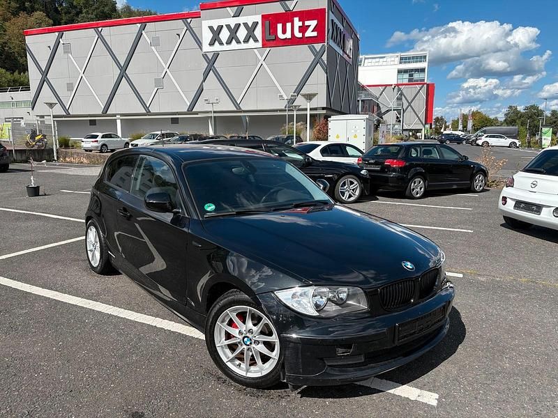 Schwarz Gebraucht 2011 BMW 116 Kleinwagen | 3.399 € (Teuer) - Bild 1/4