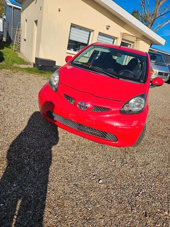 Rot Gebraucht 2007 Toyota Aygo Cool Kleinwagen | 1.450 € (Guter Preis) - Bild 1/4