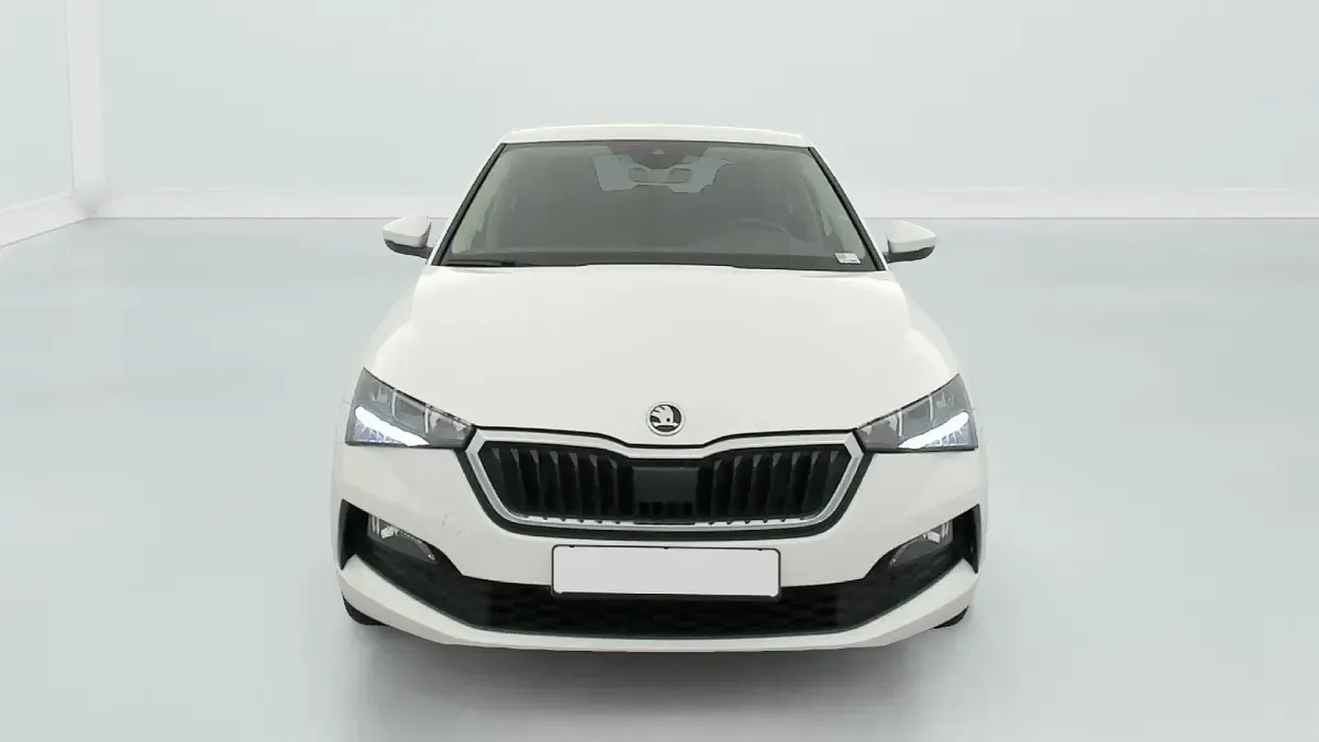 Gebraucht Skoda Scala Ambition 95 PS (69 kW) 2023 (blanc candy) Kleinwagen