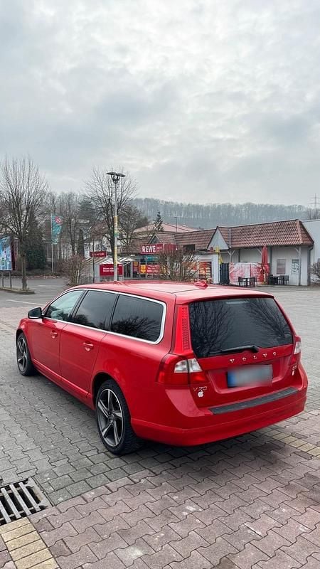 Gebraucht Volvo V70 136 PS (100 kW) 2013 Rot Kombi