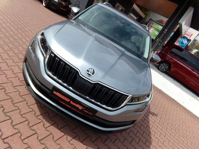 Grau Gebraucht 2018 Skoda Kodiaq Style SUV | 26.962 € (Guter Preis) - Bild 1/4