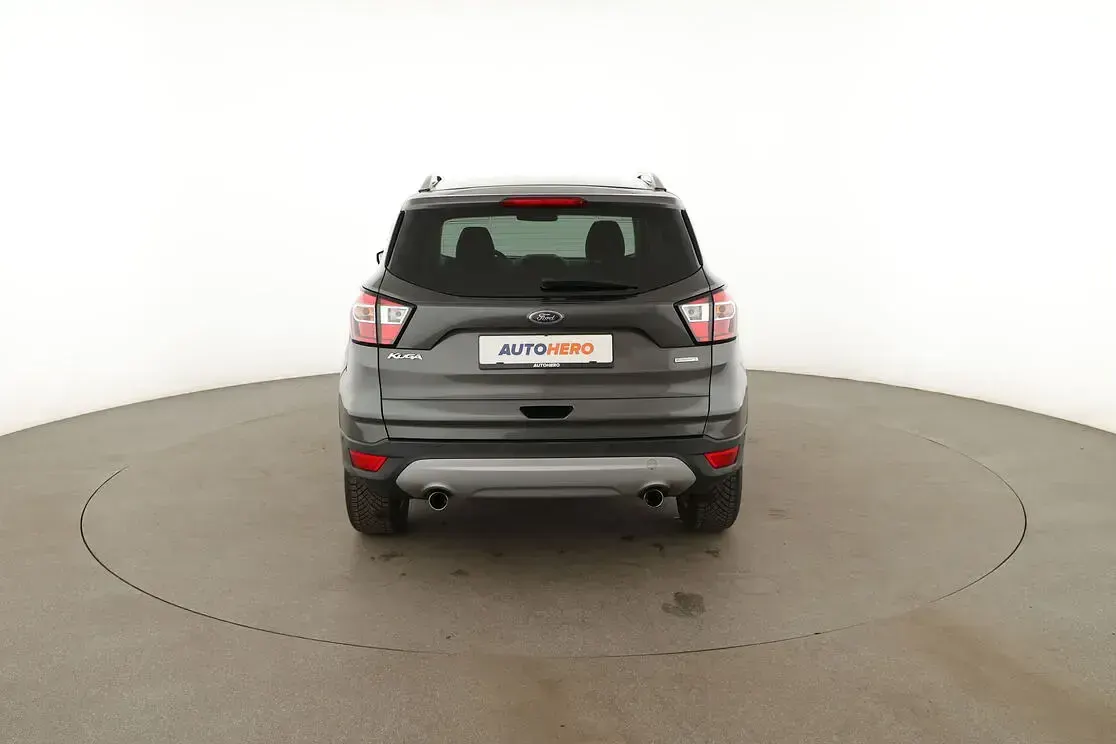 Gebraucht Ford Kuga Titanium 150 PS (110 kW) 2017 Grau SUV