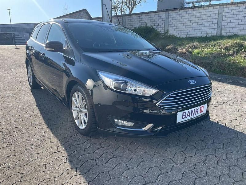 Schwarz Gebraucht 2017 Ford Focus Titanium Limousine | 7.990 € (Superpreis) - Bild 1/4