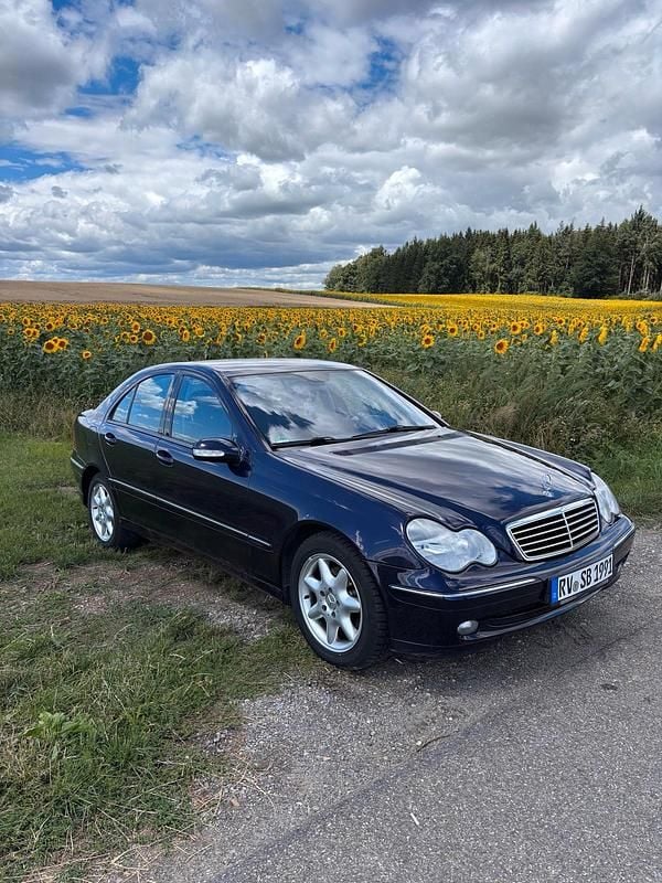 Andere außenfarben Gebraucht 2002 Mercedes C220 Limousine | 4.050 € (Etwas zu teuer) - Bild 1/4