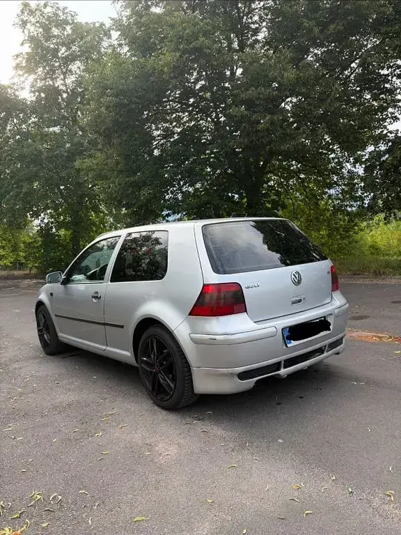 Gebraucht VW Golf IV Edition 105 PS (77 kW) 2001 Silber Limousine