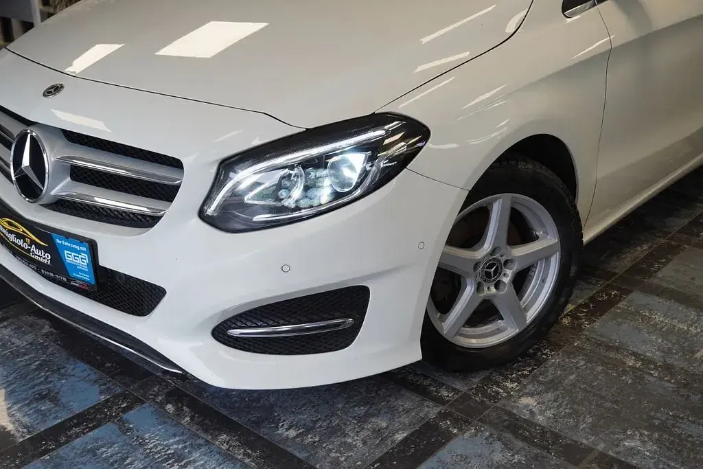 Gebraucht Mercedes B200 136 PS (100 kW) 2018 Weiß Kleinwagen