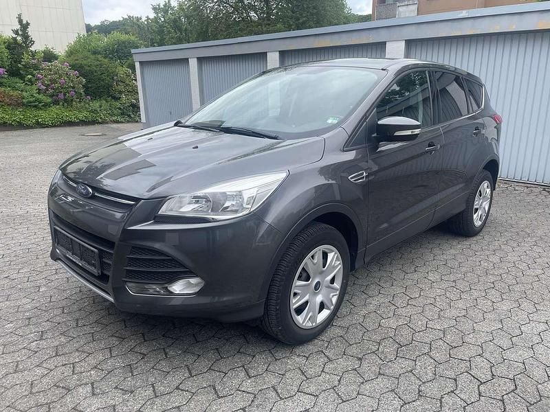 Grau Gebraucht 2016 Ford Kuga Trend SUV | 11.999 € (Guter Preis) - Bild 1/4