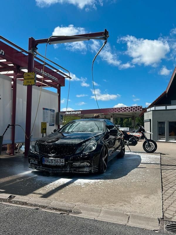 Schwarz Gebraucht 2011 Mercedes E350 Coupé | 22.000 € - Bild 1/4