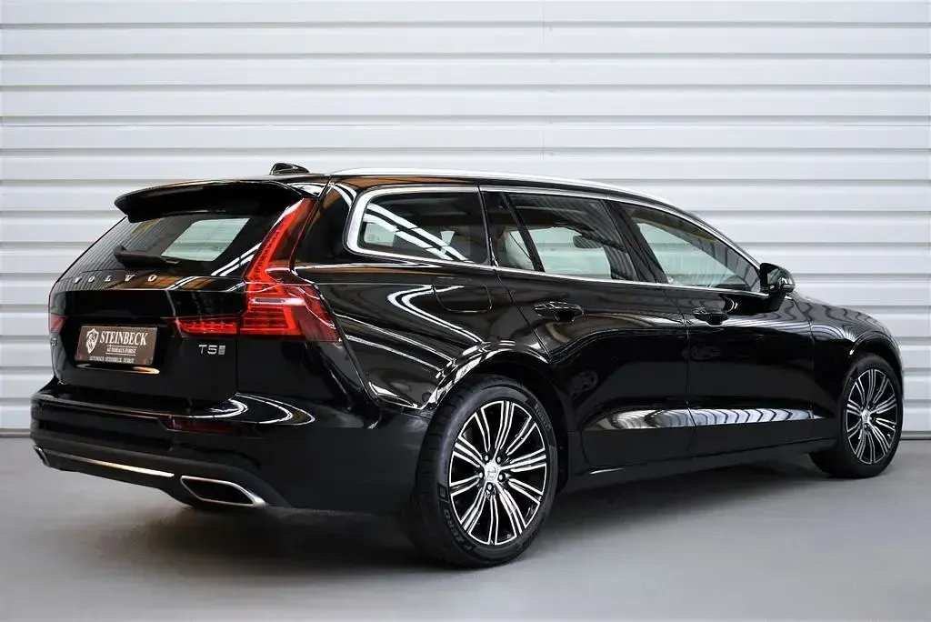 Gebraucht Volvo V60 Inscription 250 PS (183 kW) 2019 Schwarz Kombi