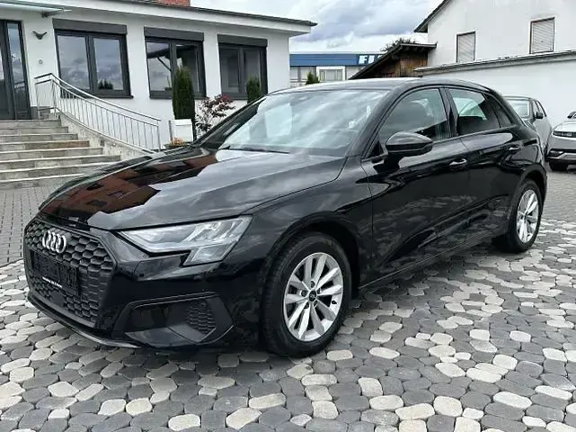 Gebraucht Audi A3 Basis 110 PS (80 kW) 2022 Brillantschwarz Limousine