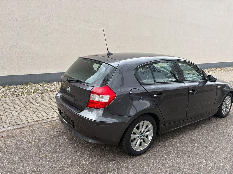Gebraucht BMW 116 116 PS (85 kW) 2005 Sparkling graphite metallic Kleinwagen