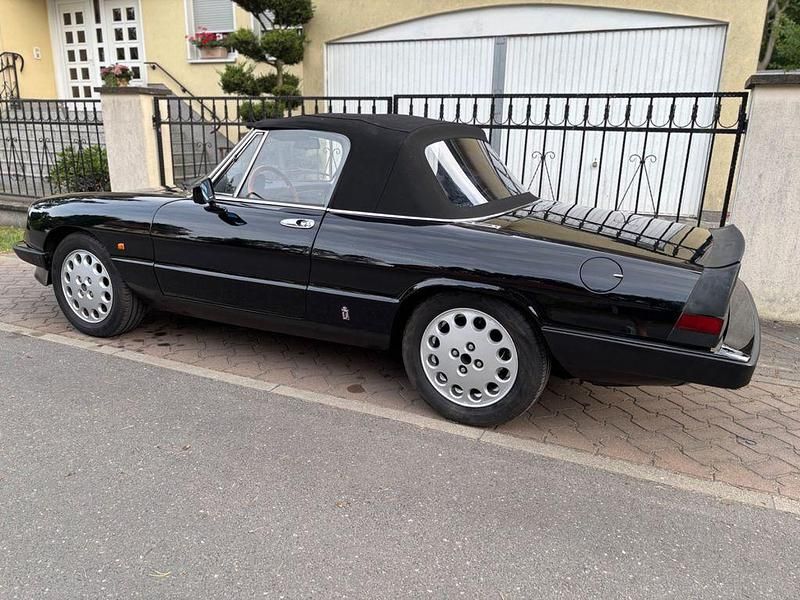 Schwarz Gebraucht 1983 Alfa Romeo Spider Cabrio | 15.800 € - Bild 1/4