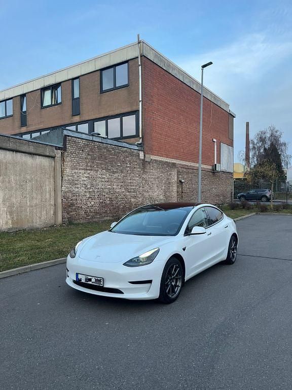 Weiß Gebraucht 2022 Tesla Model 3 RWD Limousine | 23.499 € (Superpreis) - Bild 1/4