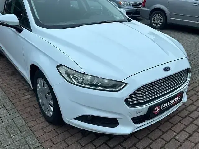 Używany Ford Mondeo Trend 150 KM (110 kW) 2016 Biały Sedan/Limuzyna