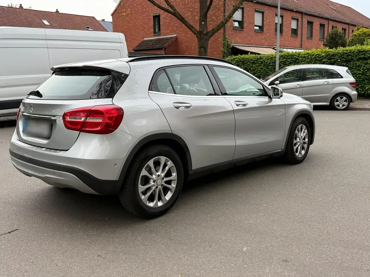 Gebraucht Mercedes GLA200 156 PS (114 kW) 2014 Silber SUV