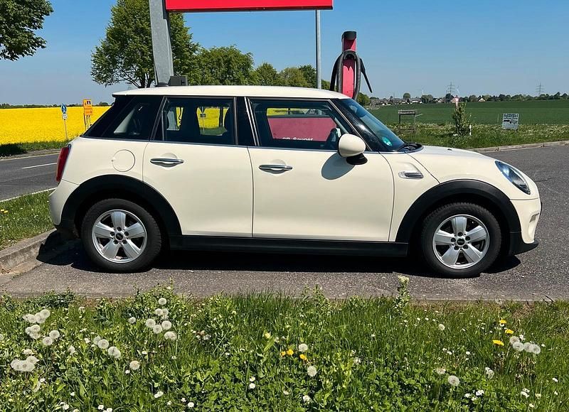 Weiß Gebraucht 2018 Mini ONE Kleinwagen | 10.950 € (Fairer Preis) - Bild 1/4