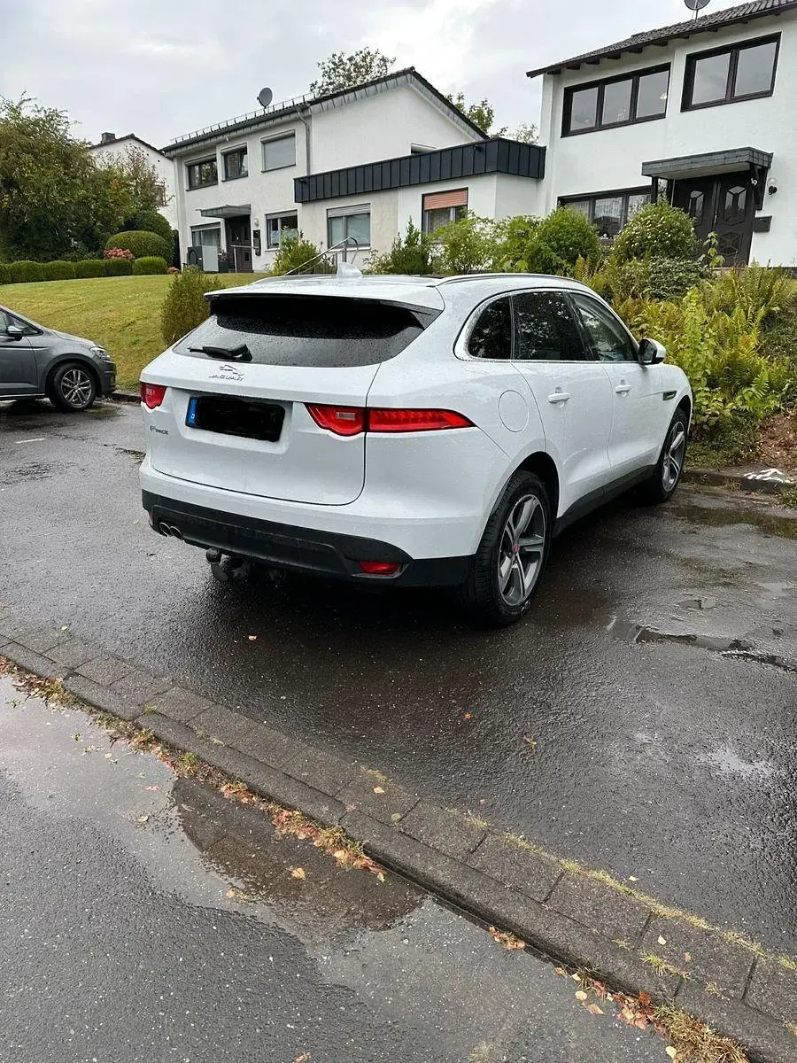 Gebraucht Jaguar F-Pace Prestige 179 PS (131 kW) 2018 Weiß SUV