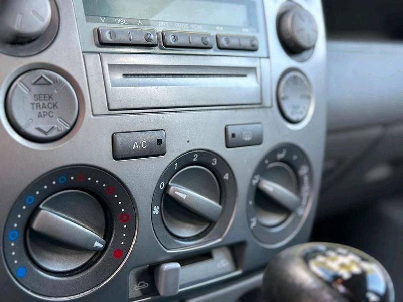 Usata Mazda 2 75 CV (55 kW) 2006 Blu Utilitaria