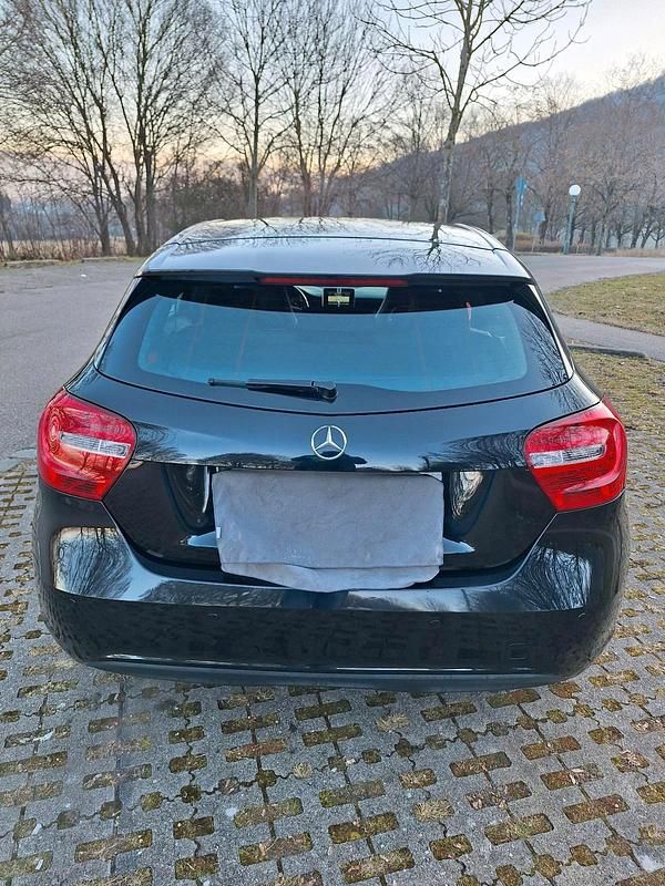 Gebraucht Mercedes A180 122 PS (89 kW) 2014 Schwarz Kombi