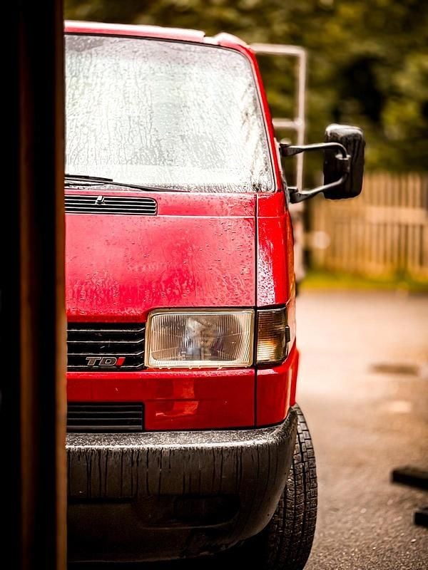 Second-hand VW T4 102 CP (75 kW) 2000 Roșu Van