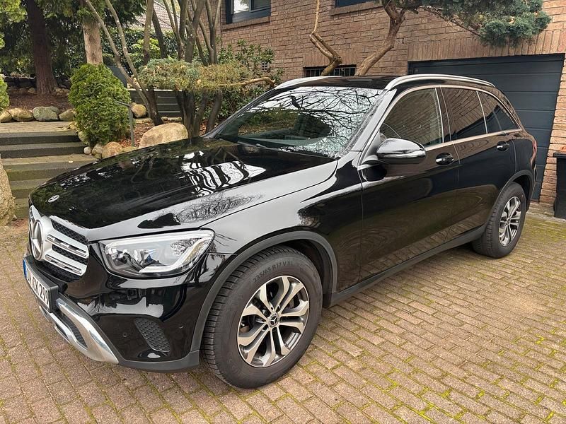 Schwarz Gebraucht 2020 Mercedes GLC220 SUV | 22.500 € (Superpreis) - Bild 1/4