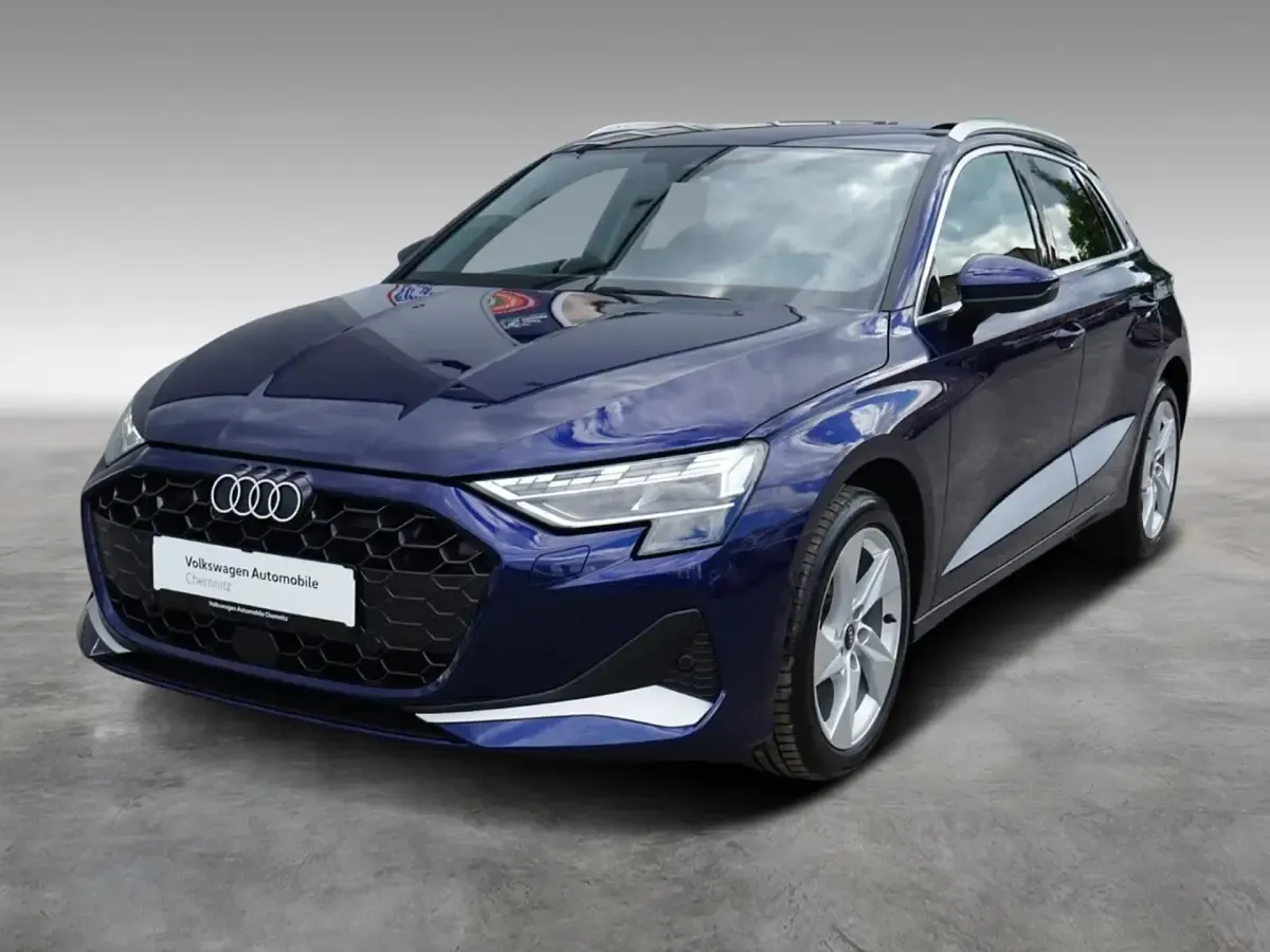 Usado Audi A3 Advanced 150 HP (110 kW) 2025 Azul Sedan