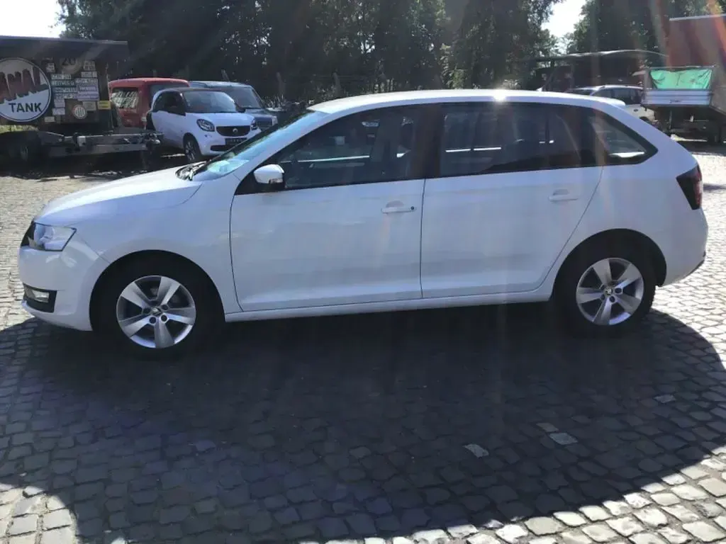Gebraucht Skoda Rapid Ambition 95 PS (69 kW) 2017 Weiß Kleinwagen