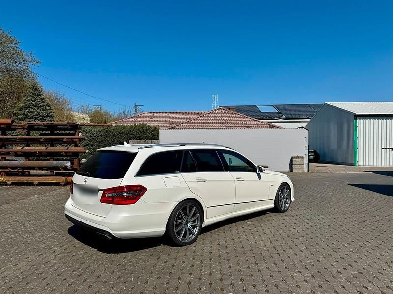 Gebraucht Mercedes E63 AMG 408 PS (300 kW) 2011 Weiß Kombi