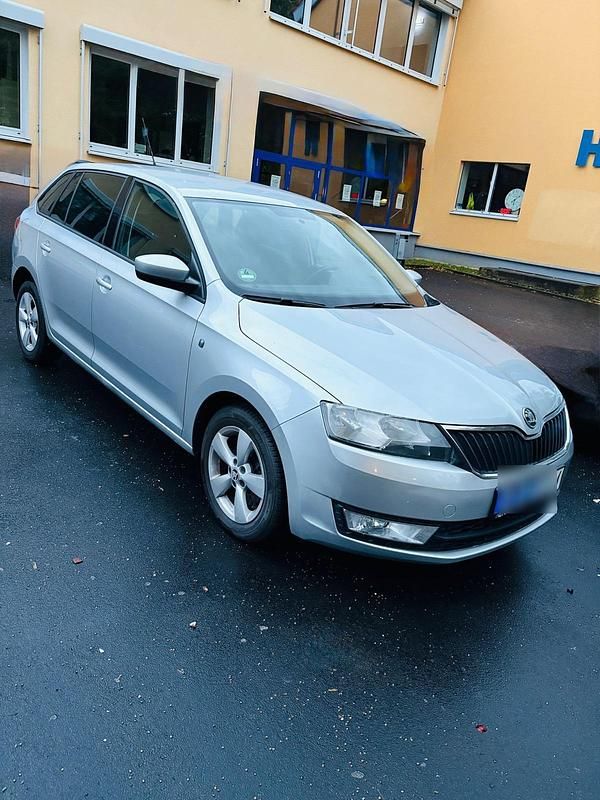 Silber Gebraucht 2014 Skoda Rapid Limousine | 6.580 € (Guter Preis) - Bild 1/4