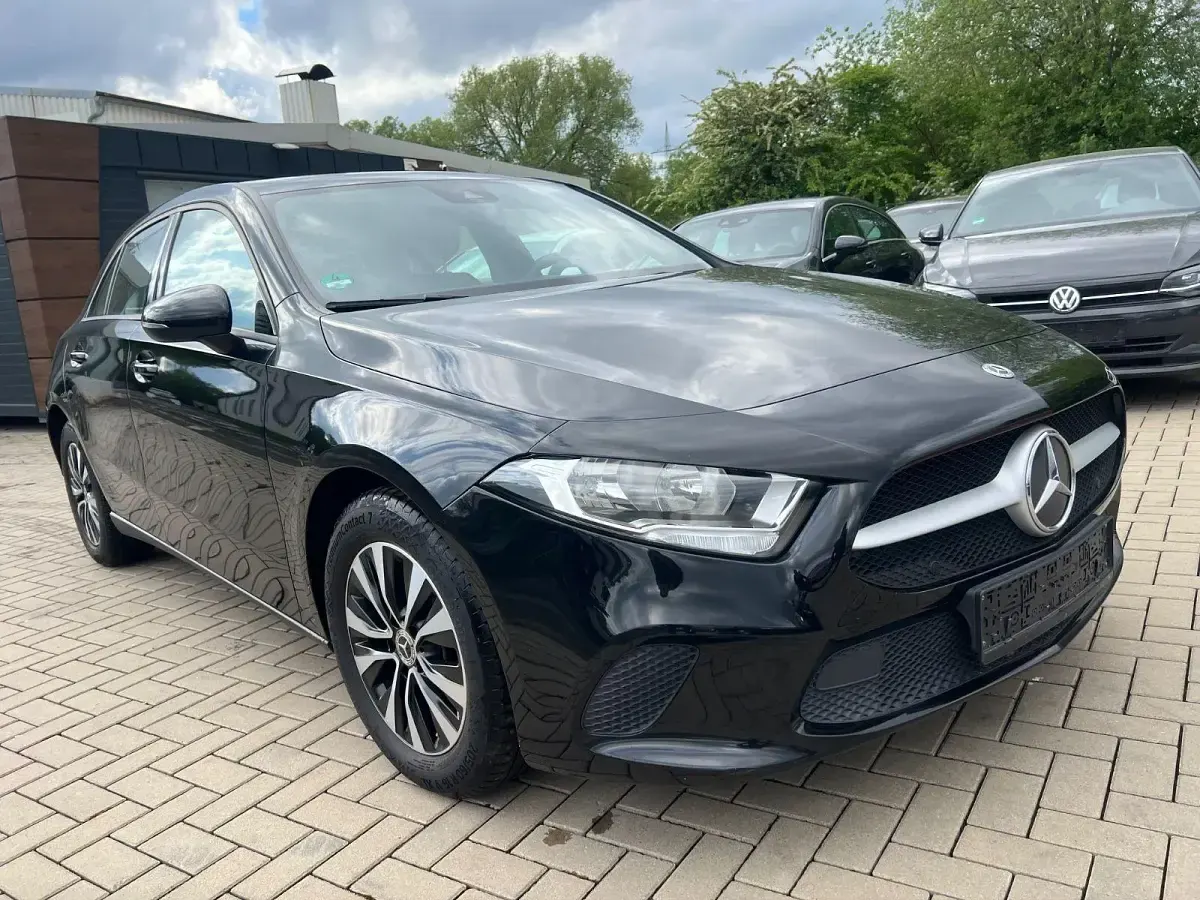 Second-hand Mercedes A180 116 CP (85 kW) 2021 Negru Berlinǎ