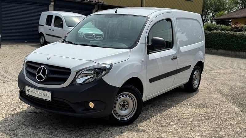 Weiß Gebraucht 2020 Mercedes Citan 108 Van / Kleinbus | 10.490 € (Guter Preis) - Bild 1/4