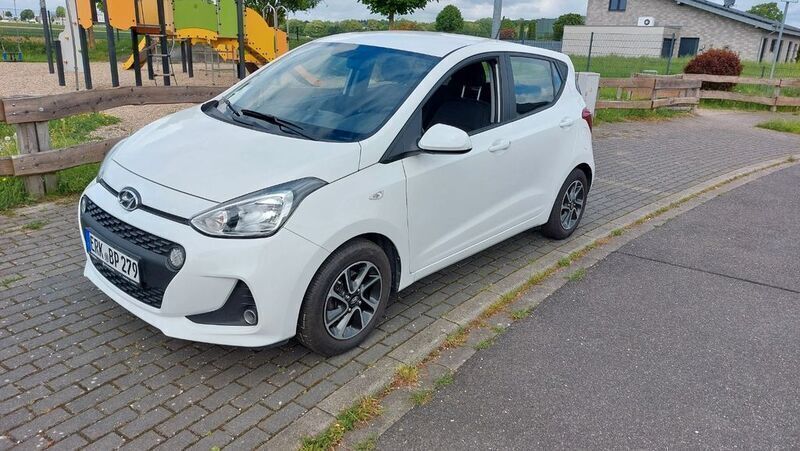 Weiß Gebraucht 2017 Hyundai i10 YES! Kleinwagen | 7.100 € (Fairer Preis) - Bild 1/4
