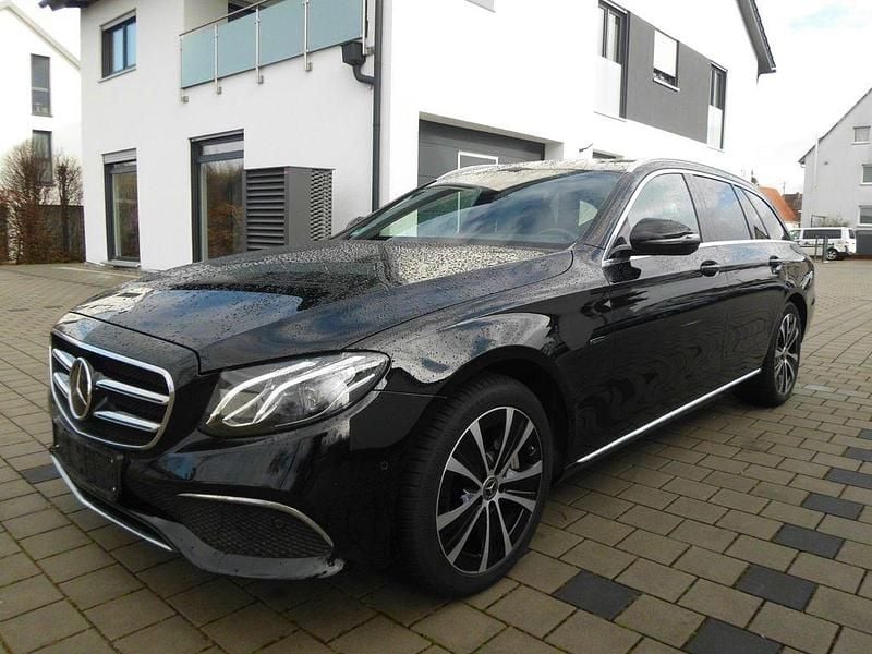 Schwarz Gebraucht 2019 Mercedes E300 Kombi | 23.990 € (Fairer Preis) - Bild 1/4
