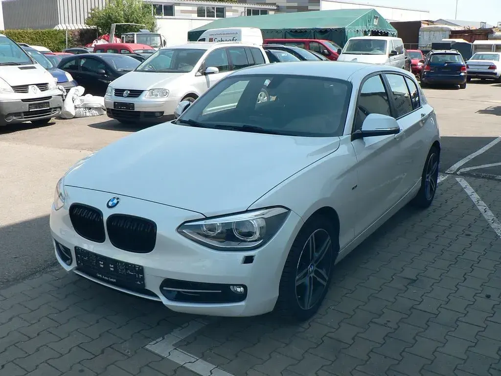 Gebraucht BMW 116 Advantage 136 PS (100 kW) 2014 Weiß Kleinwagen