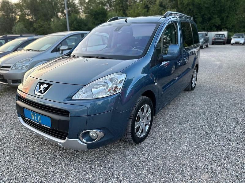Gebraucht Peugeot Partner Tepee Tendance 120 PS (88 kW) 2011 Blau Van / Kleinbus