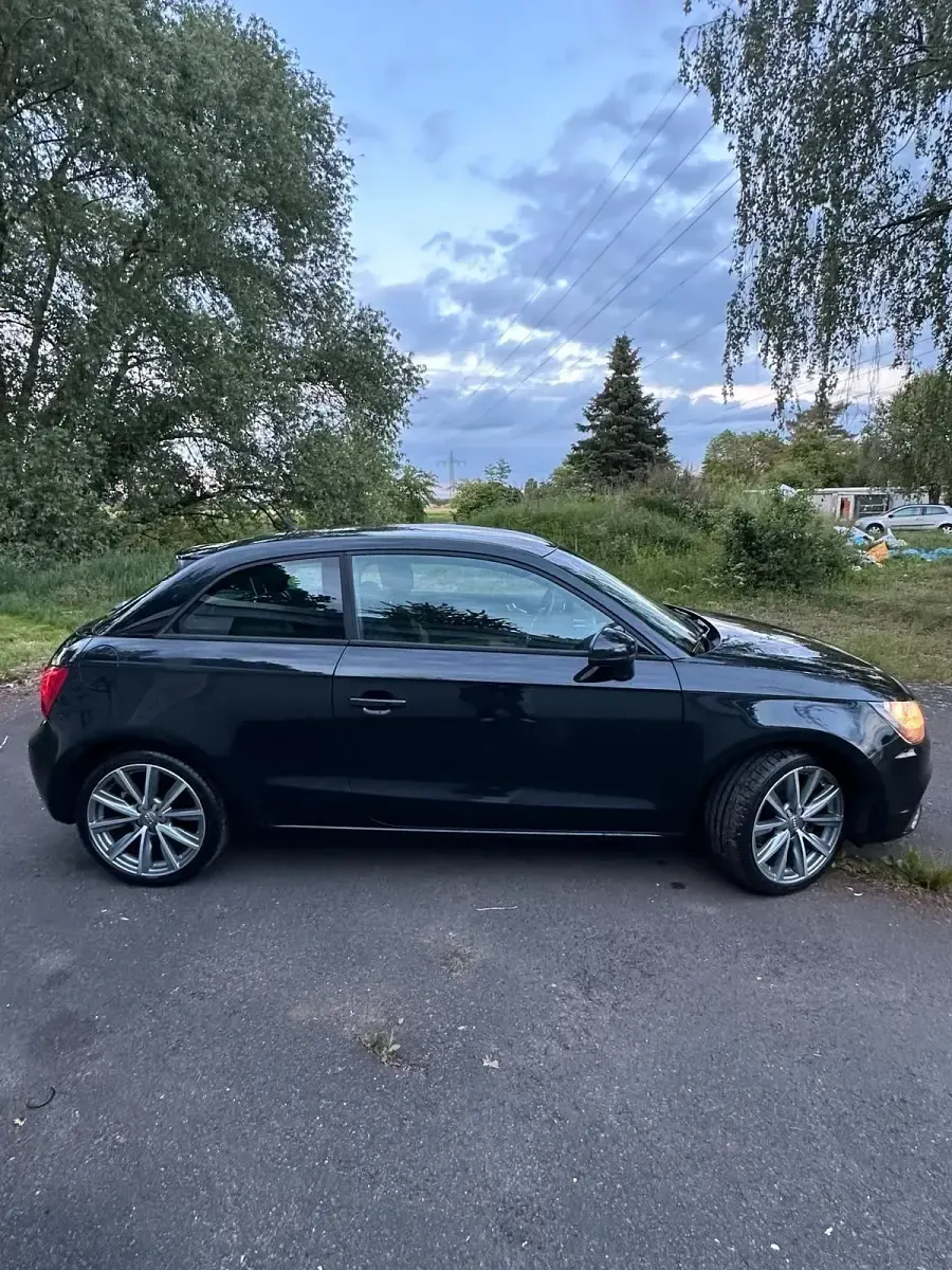 Używany Audi A1 122 KM (89 kW) 2010 Czarny Hatchback