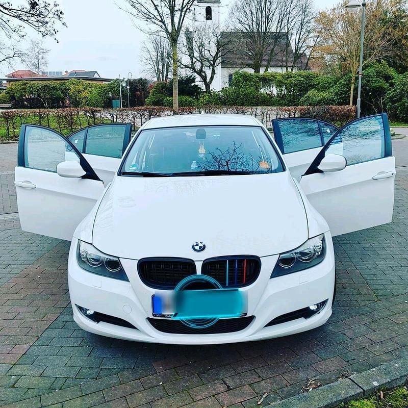 Weiß Gebraucht 2010 BMW 318 Limousine | 2.200 € (Guter Preis) - Bild 1/4